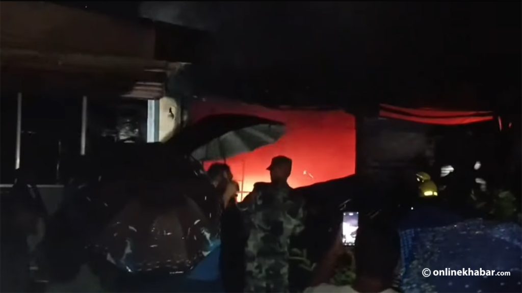 धनगढीमा आगलागी, ३ पसलका ८ सटर जले