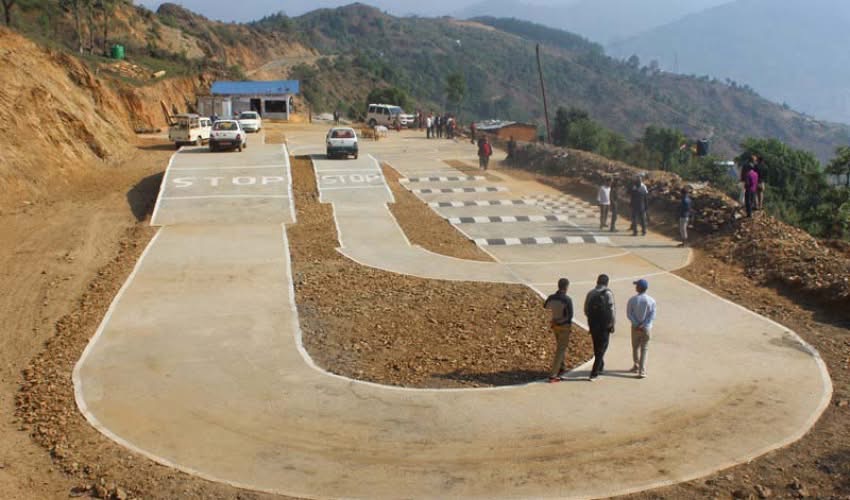 गुनासोपछि सम्झौता खारेज, डडेलधुरामा लाइसेन्स सेवा ठप्प