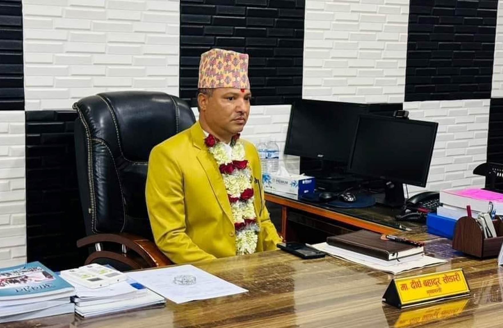 पूर्वमुख्यमन्त्री सोडारीको टोलिले ट्राफिक पुलिस कुटे, एक पक्राउ